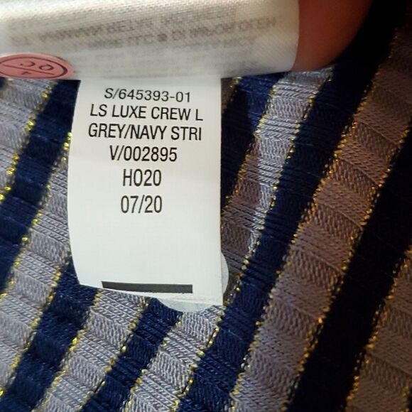 2 Old Navy Ladies Long Sleeve Tees XS - Picture 8 of 8